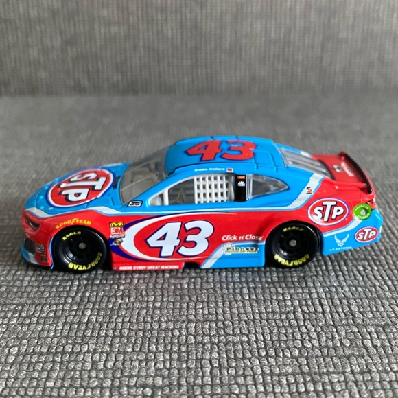 NASCAR Darrell Bubba Wallace - Picture 1 of 6